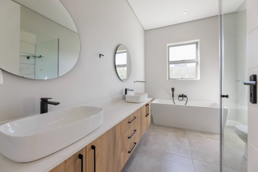 4 Bedroom Property for Sale in Kingswood Golf Estate Western Cape